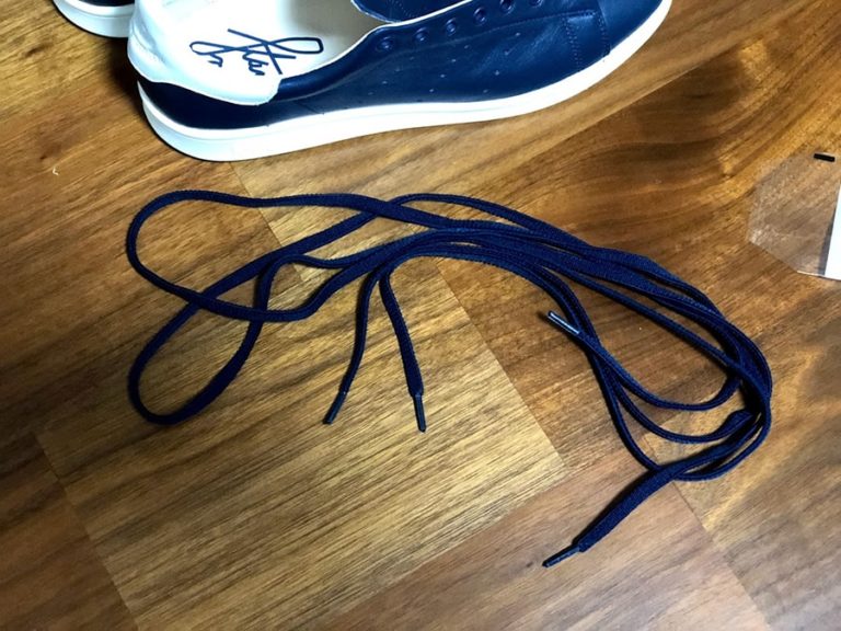スタンスミスは靴紐を結ばないとおしゃれに見える？！スタンスミス靴紐の結び目隠しとゴム紐の使用！ ニューバランス フリーク