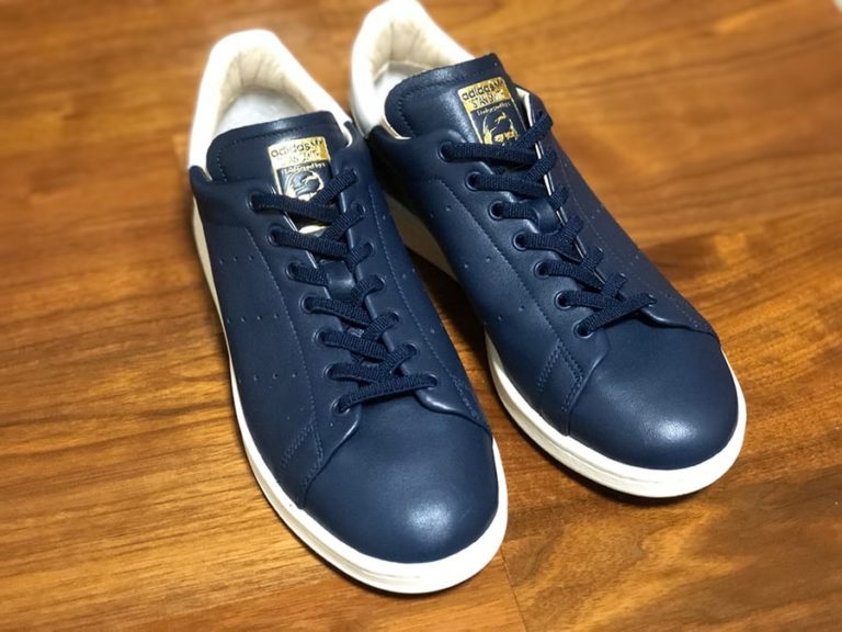スタンスミスは靴紐を結ばないとおしゃれに見える？！スタンスミス靴紐の結び目隠しとゴム紐の使用！ ニューバランス フリーク